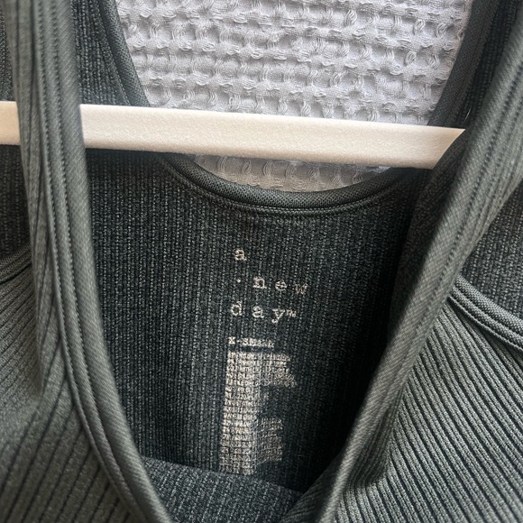 Two A New Day Tank Tops Ribbed - Picture 5 of 6